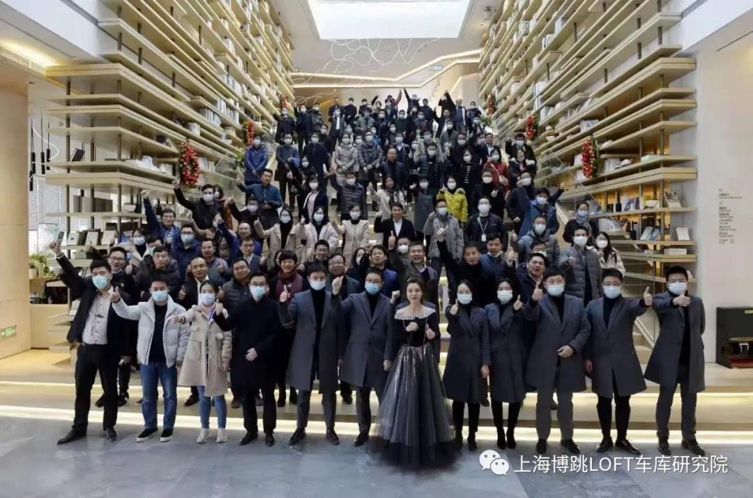 廊坊全国一百多人在华侨城汉口道6号参观研讨LOFT专利车库技术！